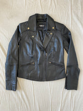 गैलरी व्यूवर में इमेज लोड करें, Barneys leather jacket: Size 10