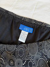 Lade das Bild in den Galerie-Viewer, Ella J skirt: Size 16