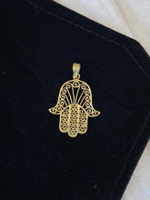गैलरी व्यूवर में इमेज लोड करें, Hamsa necklace