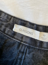 Load image into Gallery viewer, Distressed shorts: Size 10