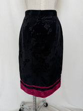 Load image into Gallery viewer, Metro skirt: Size 8