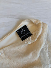 将图片加载到图库查看器,Black Apple top: Size M