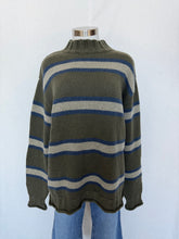 Load image into Gallery viewer, Guess jumper: Size XL