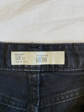 Load image into Gallery viewer, Distressed shorts: Size 10