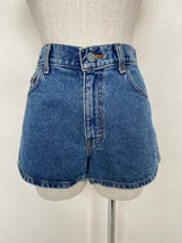 Load image into Gallery viewer, Calvin Klein shorts: Size 5
