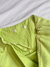 Lade das Bild in den Galerie-Viewer, Embroidered skirt: Size M