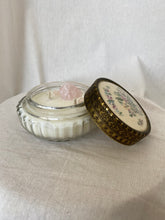 Load image into Gallery viewer, Pear candle