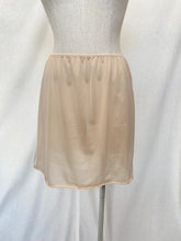 Load image into Gallery viewer, Woolworths skirt: Size M