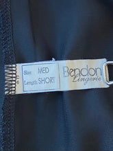 Load image into Gallery viewer, Bendon skirt: Size M