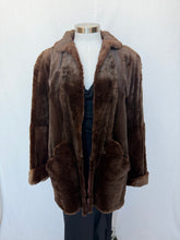 Load image into Gallery viewer, Fur coat: Size XL