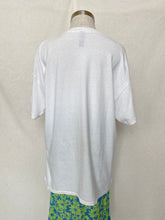Cargar imagen en el visor de la galería, Gildan t-shirt: Size XL