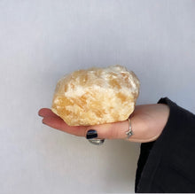 Load image into Gallery viewer, Lavender calcite candle