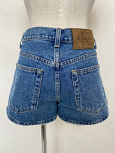 Load image into Gallery viewer, Calvin Klein shorts: Size 5
