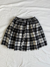 Lade das Bild in den Galerie-Viewer, Tartan skirt: Size XS