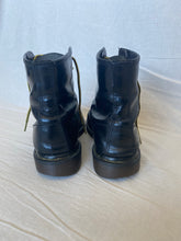 Load image into Gallery viewer, Dr Martens boots: Size 6 / 37