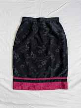 Load image into Gallery viewer, Metro skirt: Size 8