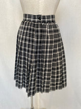 Load image into Gallery viewer, Paulls skirt: Size 12