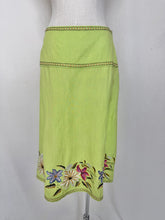 Lade das Bild in den Galerie-Viewer, Embroidered skirt: Size M