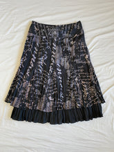 将图片加载到图库查看器,Ella J skirt: Size 10