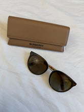 Load image into Gallery viewer, Burberry sunglasses