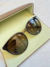 Load image into Gallery viewer, Burberry sunglasses