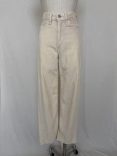 Load image into Gallery viewer, Levis pants: Size 25