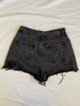 Load image into Gallery viewer, Distressed shorts: Size 10