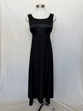 Lade das Bild in den Galerie-Viewer, London Affair dress: Size 14