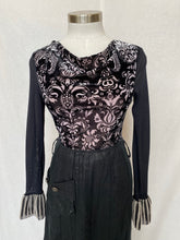 Load image into Gallery viewer, Women top: Size 8