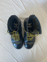 Load image into Gallery viewer, Dr Martens boots: Size 6 / 37