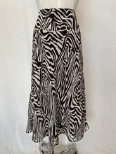 Load image into Gallery viewer, Suzanne Grae skirt: Size 2XL