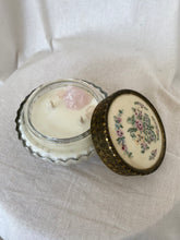 Load image into Gallery viewer, Pear candle