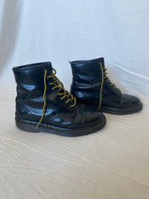 Load image into Gallery viewer, Dr Martens boots: Size 6 / 37