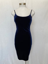 Load image into Gallery viewer, Velvet dress: Size XS