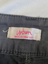 Load image into Gallery viewer, Urban skirt: Size 10