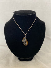 Load image into Gallery viewer, Tigers eye necklace