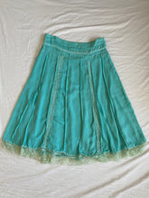 Load image into Gallery viewer, Classique skirt: Size 18