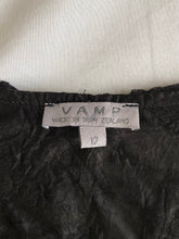Load image into Gallery viewer, Vamp blouse: Size 12