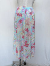 Lade das Bild in den Galerie-Viewer, Marks & Spencer skirt: Size 12-14