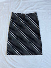 Load image into Gallery viewer, Now skirt: Size M