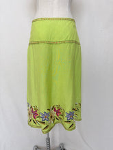 Lade das Bild in den Galerie-Viewer, Embroidered skirt: Size M
