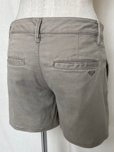 Load image into Gallery viewer, Roxy shorts: Size 5