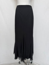 Load image into Gallery viewer, Classique skirt: Size 16