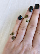 Load image into Gallery viewer, Mini spiral ring