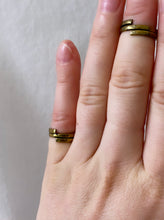 Load image into Gallery viewer, Spiral ring