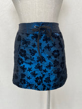 Lade das Bild in den Galerie-Viewer, HBK skirt: Size 12
