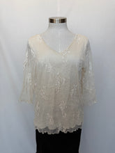 将图片加载到图库查看器，Black Apple top: Size M
