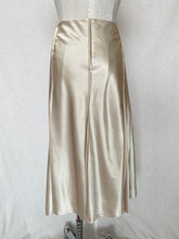 Load image into Gallery viewer, Scarlett skirt: Size 14
