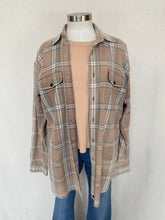 将图片加载到图库查看器，New Hampshire shirt: Size M
