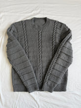 Load image into Gallery viewer, Handmade jumper: Size M
